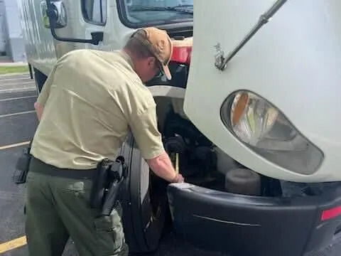 Illinois trucker warns foreign firms faking logs, dodging rules, risking safety
