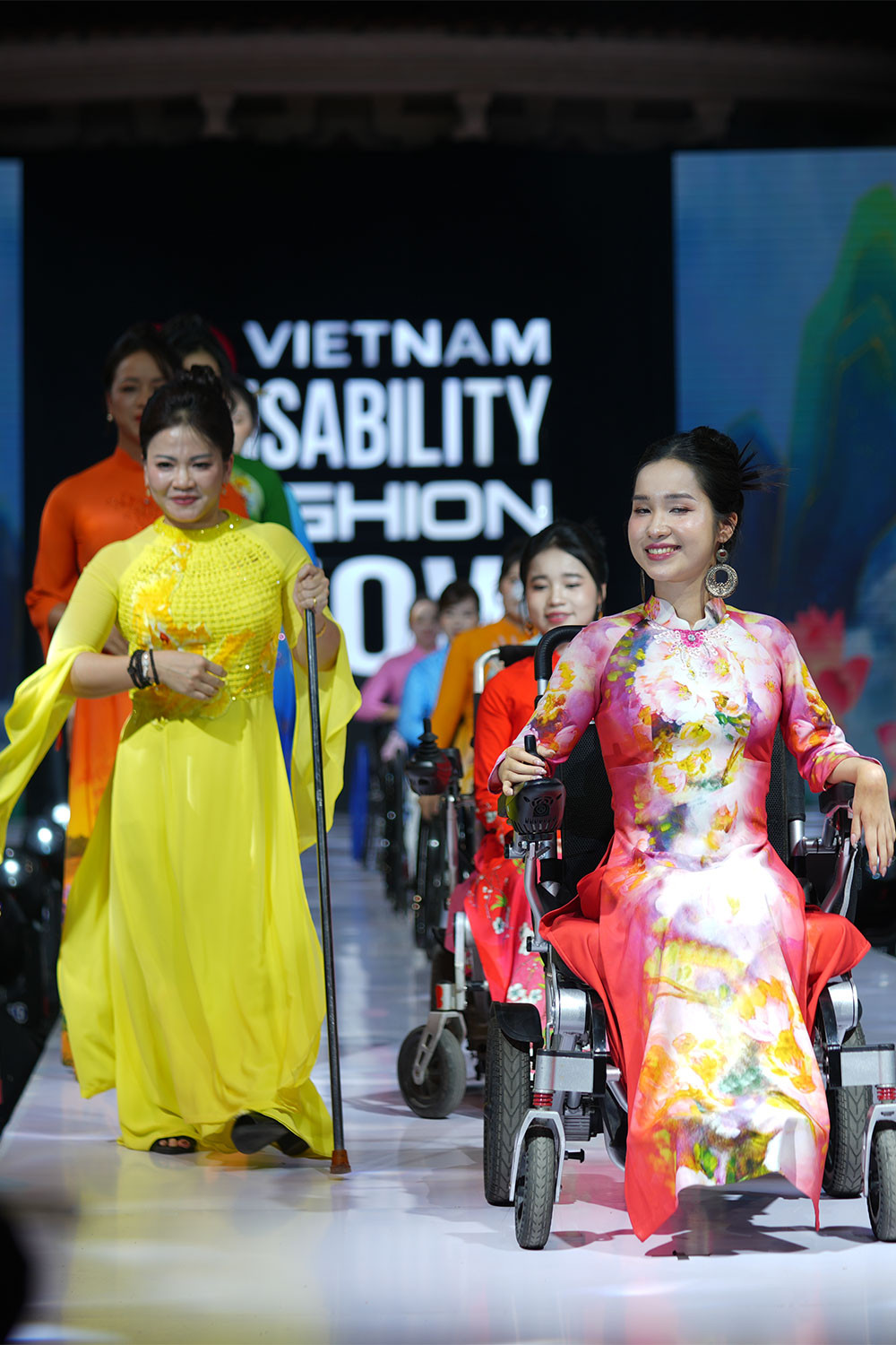 NSND Thanh Lam xúc động hát tại sân khấu đặc biệt