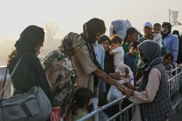 Afghans show solidarity as migrant returns from Iran surge