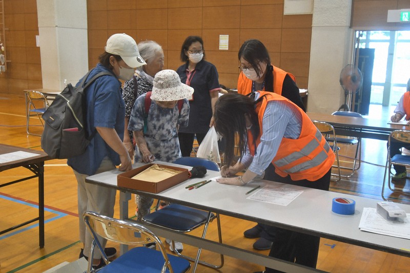 「怖い」「暑い」避難者疲労　津波警報、千葉県内7万人超に避難指示