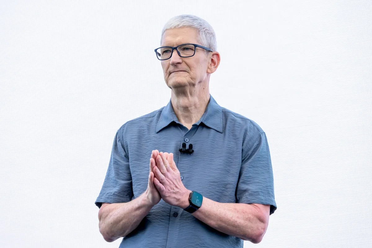 Cận cảnh món quà ‘có một không hai’ Tim Cook tặng Tổng thống Trump