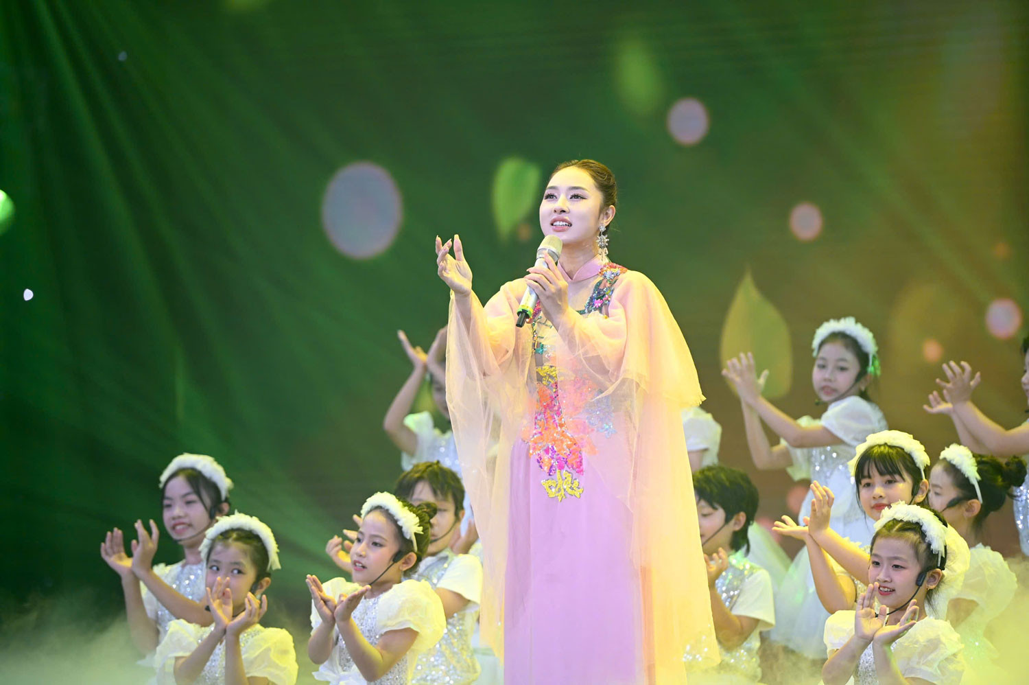 Bảo Trâm Idol, Đen Vâu, nhạc sĩ Tạ Duy Tuấn nhận tin vui