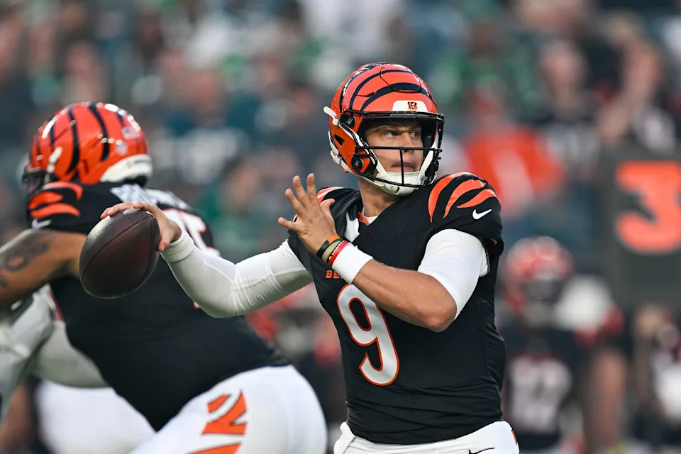 PHILADELPHIA, PA - AUGUST 07: Cincinnati Bengals quarterback Joe Burrow (9) passes the ball during the preseason game between the Cincinnati Bengals and the Philadelphia Eagles on August 7th, 2025 at Lincoln Financial Field in Philadelphia, PA. (Photo by Terence Lewis/Icon Sportswire via Getty Images)