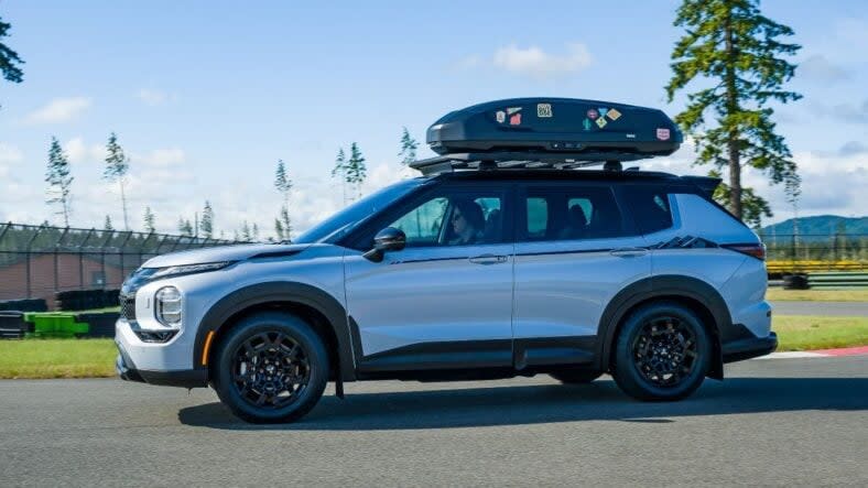 A side view of the 2025 Mitsubishi Outlander Trail Edition