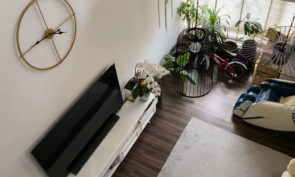 Vì sao vợ chồng ca sĩ Hoàng Bách bỏ penthouse 300m2 về ở nhà vườn?