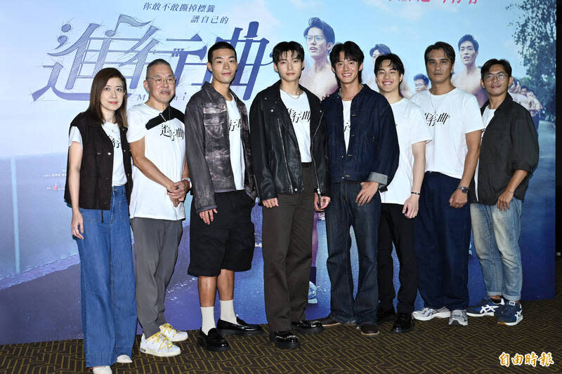 監製陳慧如(左起)、陳鴻元、演員牧森、劉育仁、余杰恩、賴宥成、馬志翔、導演姜瑞智出席映後分享拍攝點滴。(記者胡舜翔攝)