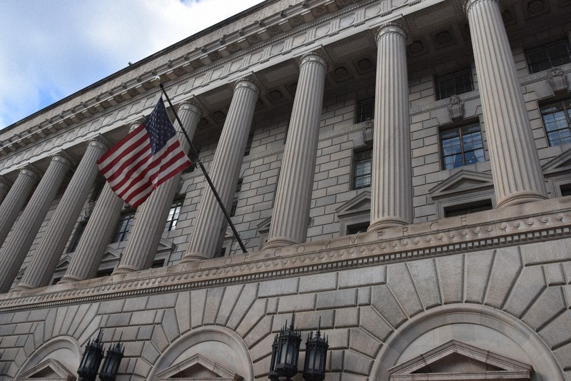 米GDP「特殊事情」でプラス成長　政権は得意満面も、FRBは警戒