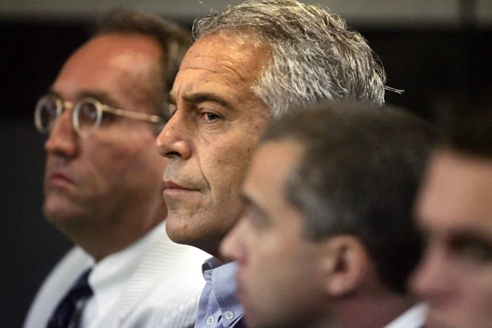 Jeffrey Epstein seated with his lawyers in court