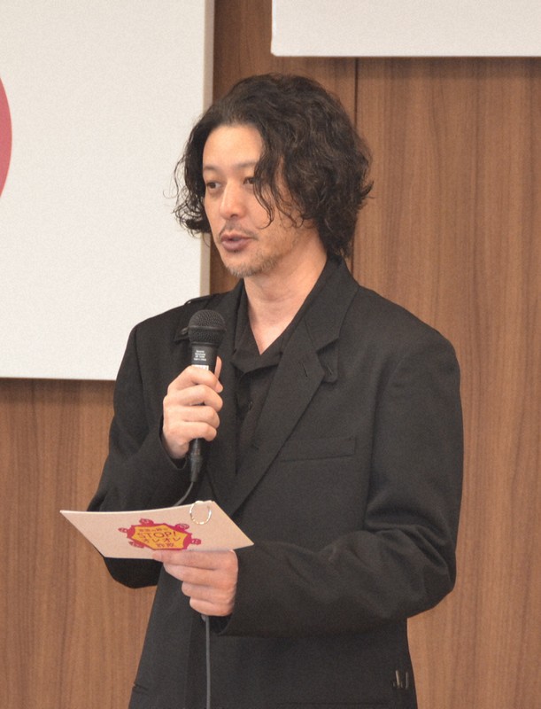 オダギリジョーさん「一日警察犬」　オリバーで「特殊詐欺に警戒を」