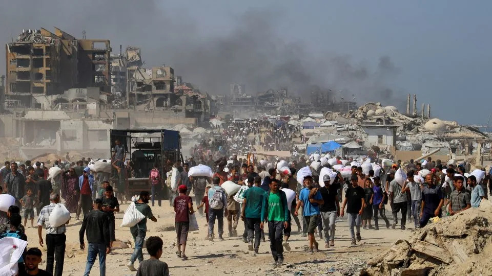 Palestinians carry aid supplies that entered Gaza through Israel, in Beit Lahia in the northern Gaza Strip on Sunday. - Ebrahim Hajjaj/Reuters