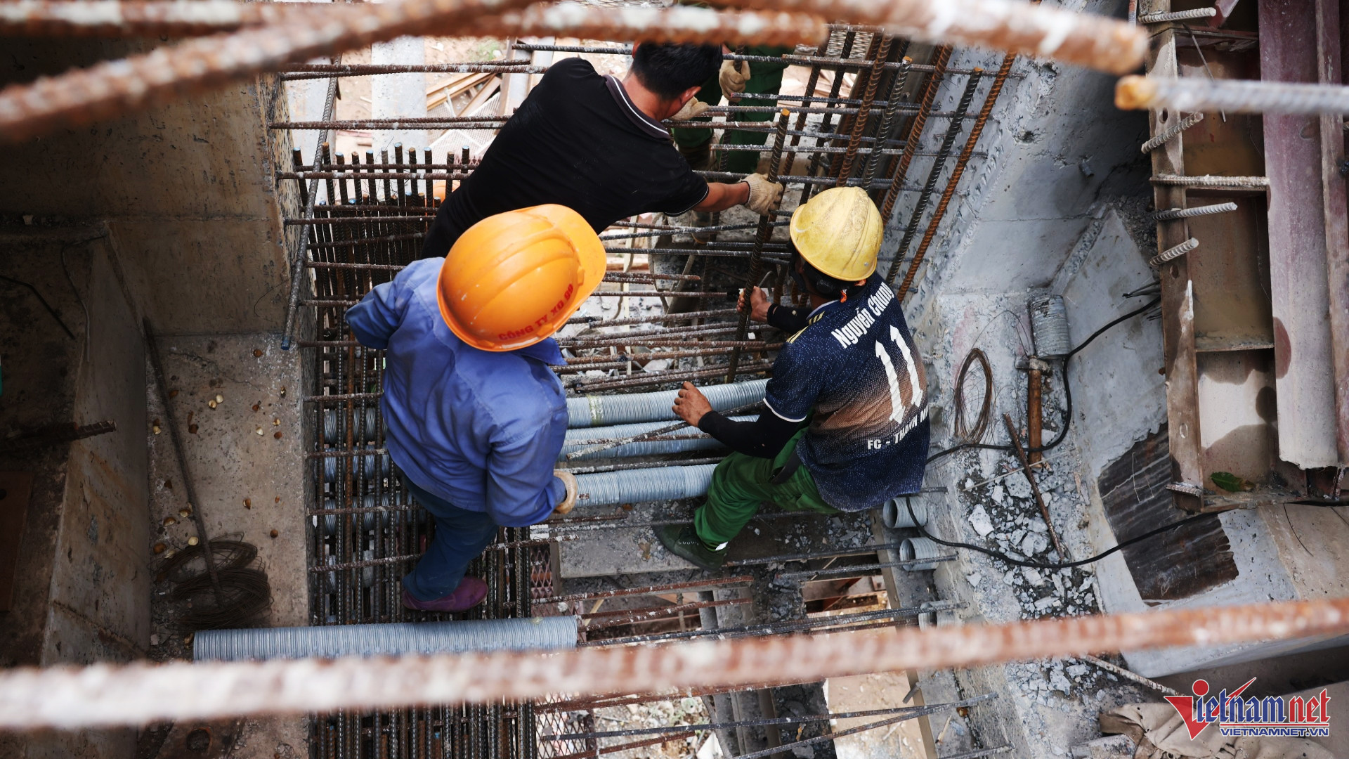 Hình ảnh khác lạ của cầu Phong Châu trước ngày hợp long