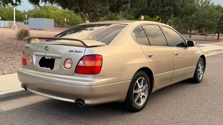 2000 Lexus GS300 Platinum rear three-quarter view