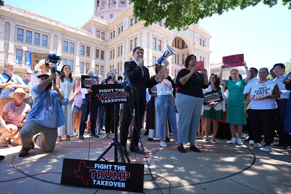 Texas Democratic legislators flee state to protest GOP's redistricting plan