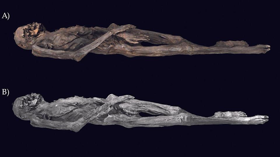 Dos imágenes en 3D de la momia de hielo. Muestran un esqueleto con la mano cruzada y los pies estirados.