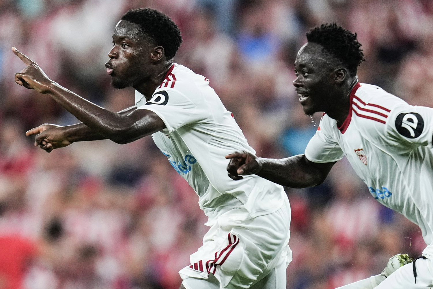 Tin tức về chuyển nhượng 24/8: MU ký Agoume, Tottenham mua Savinho