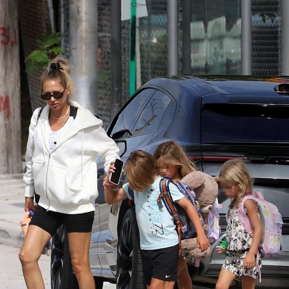 Enrique y Anna Kournikova esperan su cuarto hijo