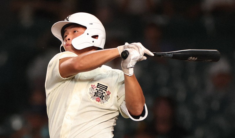 顔まねの投手に思わず笑顔　日大三の4番・田中の本塁打　夏の甲子園