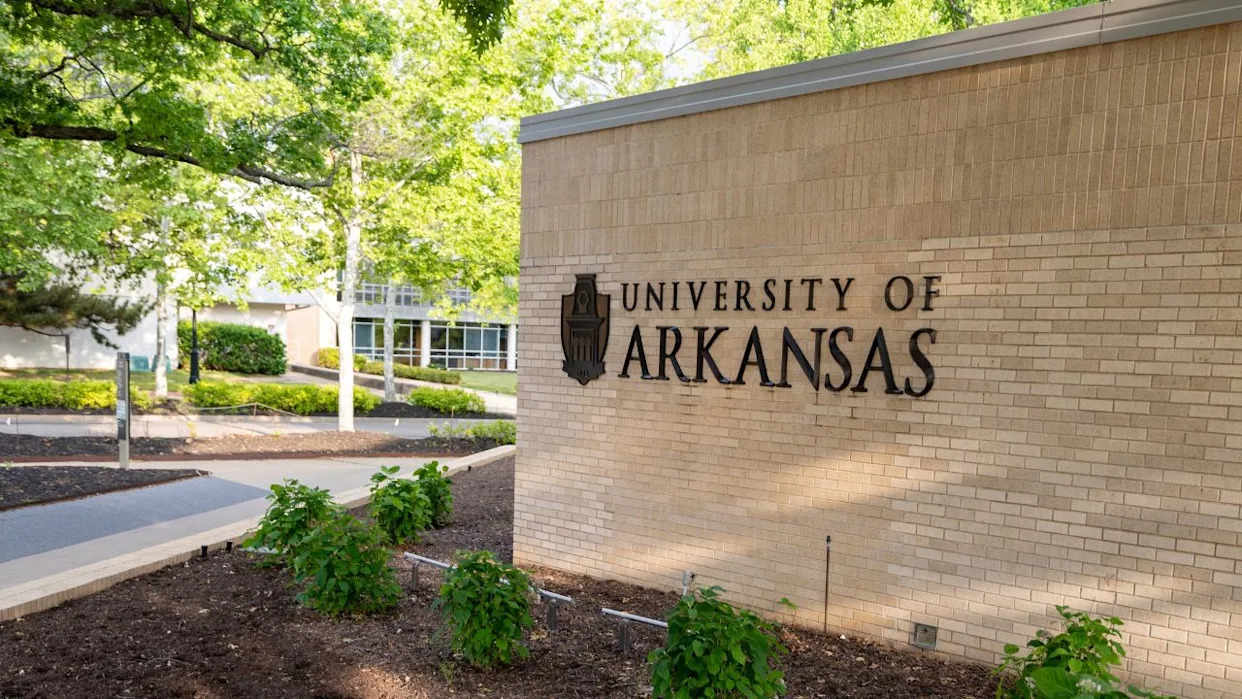 Fayetteville Police Confirm No Active Shooter At Mullins Library After University Of Arkansas Scare