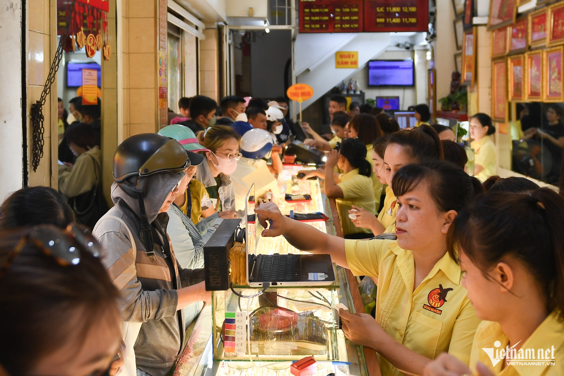 Giá vàng hôm nay 1/8/2025: Bật tăng sau đợt bán tháo, vàng SJC có thăng hoa?