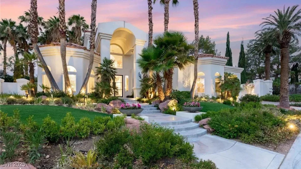 Record Number of Luxury Homes Hit the Market in Las Vegas—and Sellers Are Slashing Prices