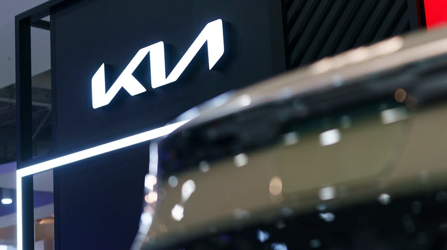 Kia issues recall on more than 300K vehicles over loose parts