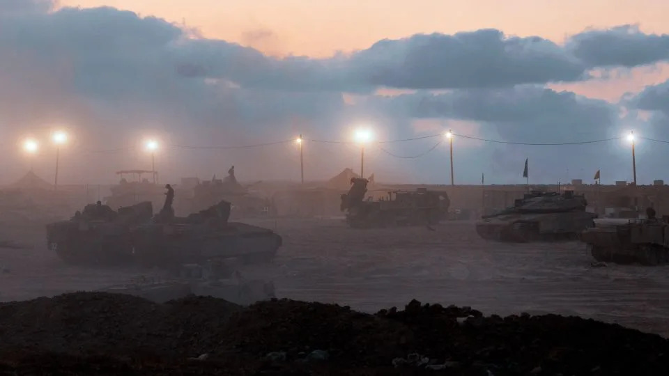 IDF soldiers prepare tanks on August 22, 2025 in Gaza border, Israel. - Elke Scholiers/Getty Images