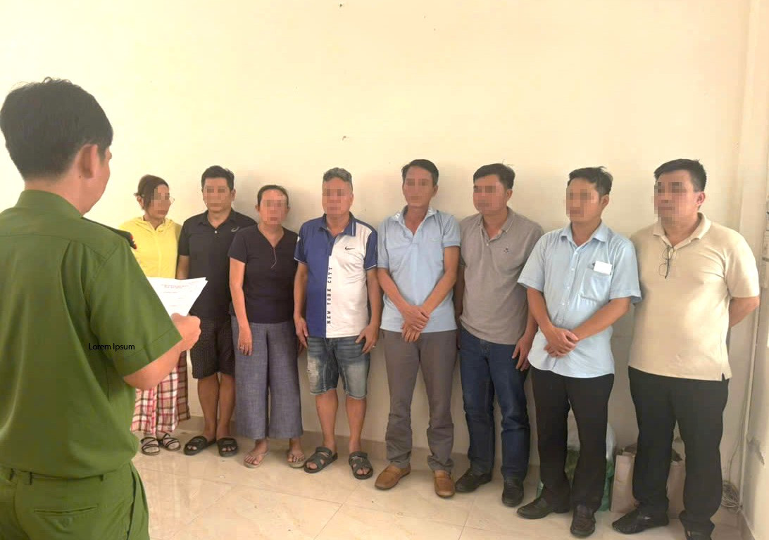Bí mật được ngụy trang tinh vi bên trong gara ô tô vừa bị cảnh sát đột kích