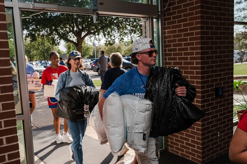 LCU faculty, staff, alumni, and returning students joined together in assisting first-year students as they moved into residence halls on Thursday, Aug. 21 at the Lubbock Christian Univeristy campus.