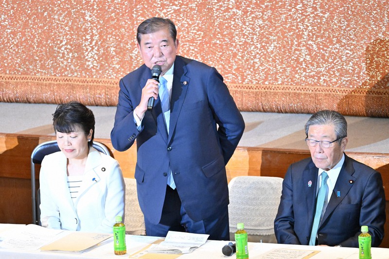 自民、総裁選前倒し是非の意思確認へ　所属国会議員と都道府県連に