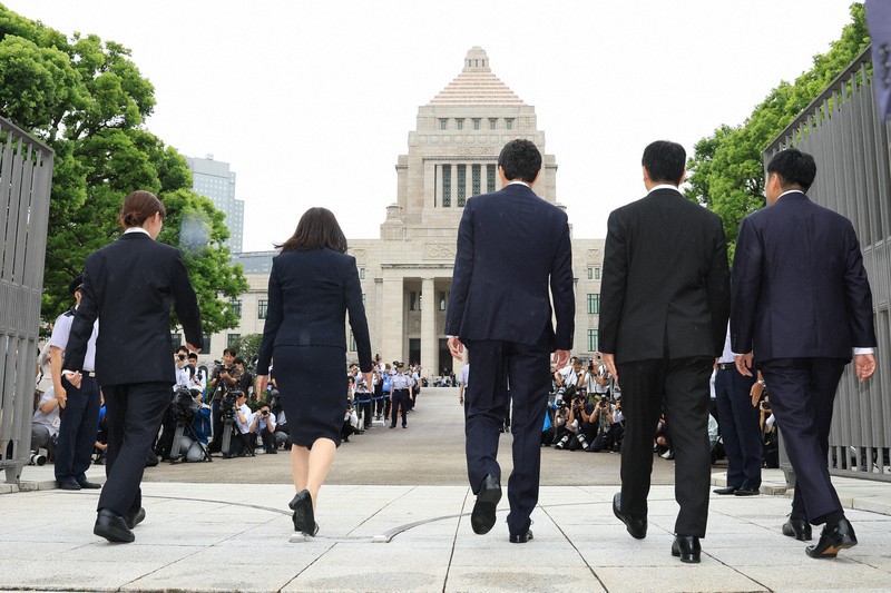 国会に初登院する新人議員ら＝国会で2025年8月1日午前8時、滝川大貴撮影