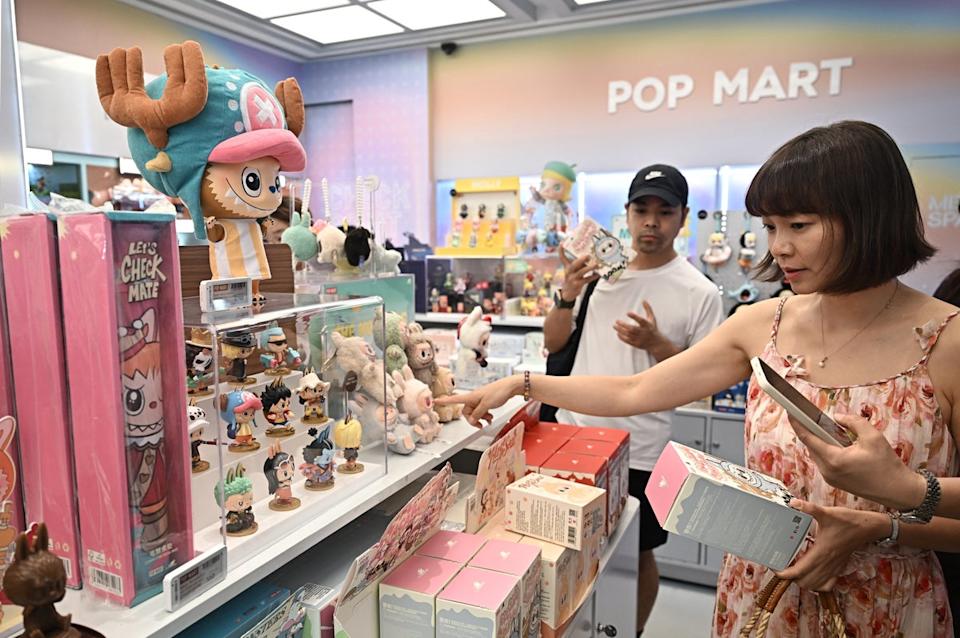 Los ingresos de Pop Mart se duplicaron en 2024 y alcanzaron los 1.810 millones de dólares. Las ventas de juguetes de peluche crecieron más de un 1.200 % y representaron cerca del 22 % del total, impulsadas por el éxito de los Labubus (AFP via Getty Images)