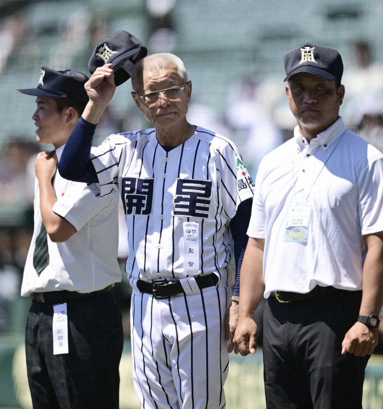 開星・野々村監督「だんだん」　タイブレークサヨナラに島根の方言で