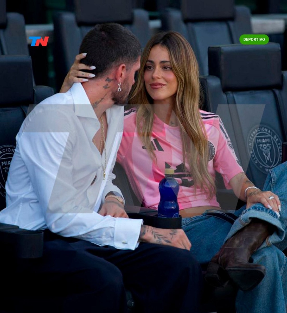 Bạn gái nóng bỏng kể tội De Paul sự cố khó đỡ với Messi