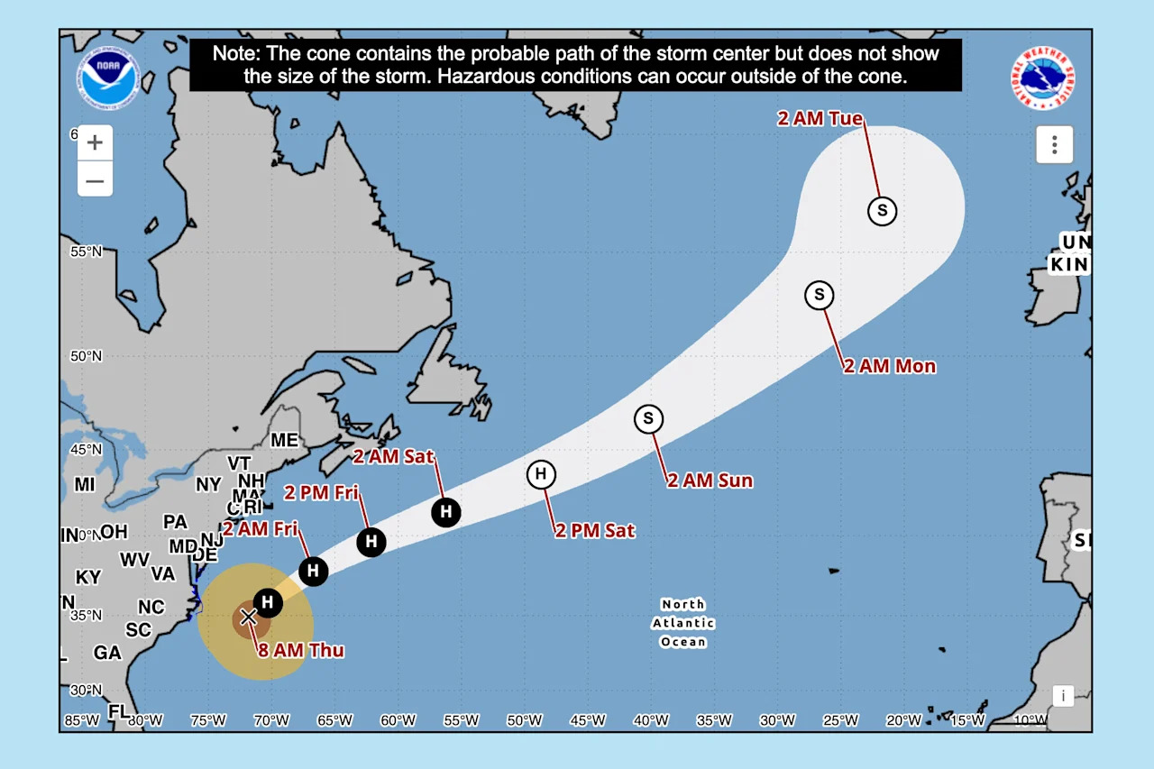 A map showing the U.S. East Coast and Hurricane Erin's expected path.