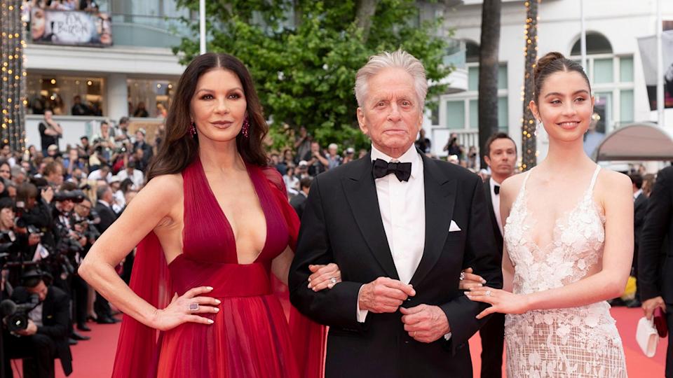 Carys, la hija de Michael Douglas y Catherine Zeta-Jones, comparte fotos en bikini tras su graduación universitaria