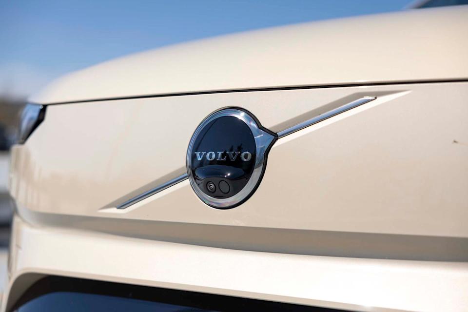 2025 volvo ex90