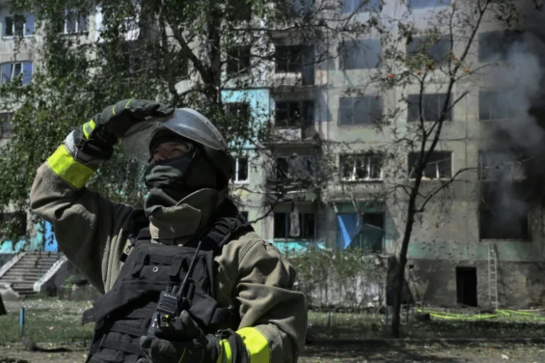 A new round of Moscow's shelling and drone attacks kills six people and wounds dozens in Ukraine (Genya SAVILOV)