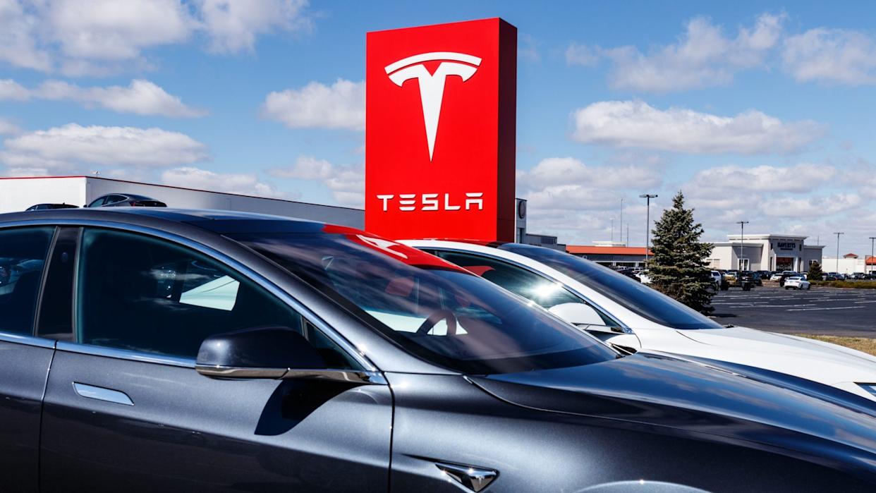 Should You Buy a Tesla or a Hybrid Car? Here’s What an Expert Says