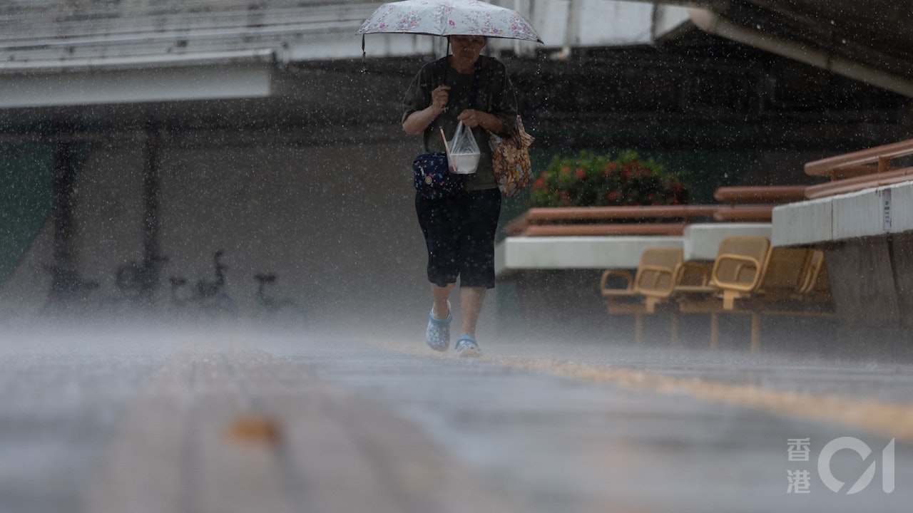 跨部門展開暴雨後特別巡查　已完成240渠道易淤塞點及3100個斜坡