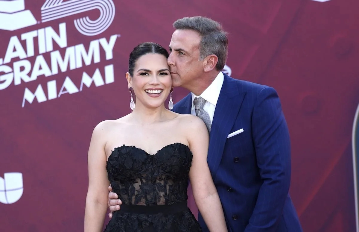 Carlos Ponce reconoce que no sabía la edad que tenía Karina Banda cuando se interesó por ella: "En Google no salía nada"