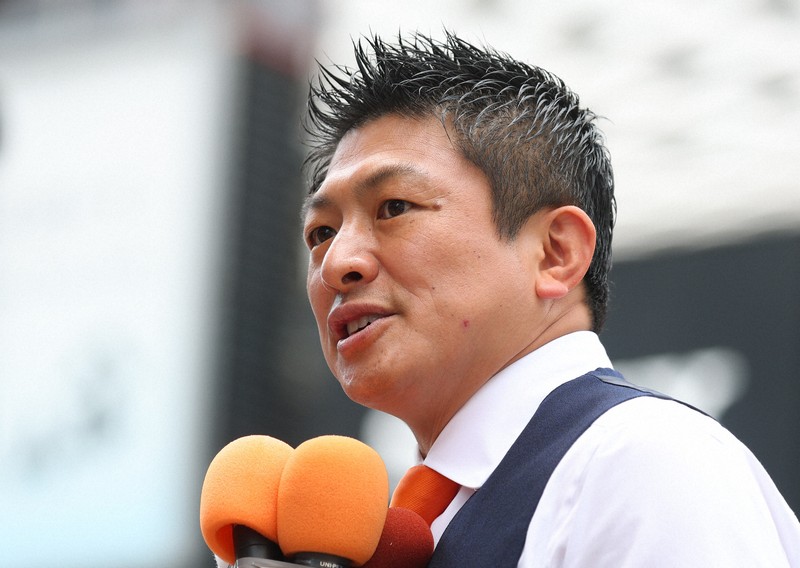 参院選が公示され、第一声に臨む参政党の神谷宗幣代表＝東京都中央区で2025年7月3日、猪飼健史撮影