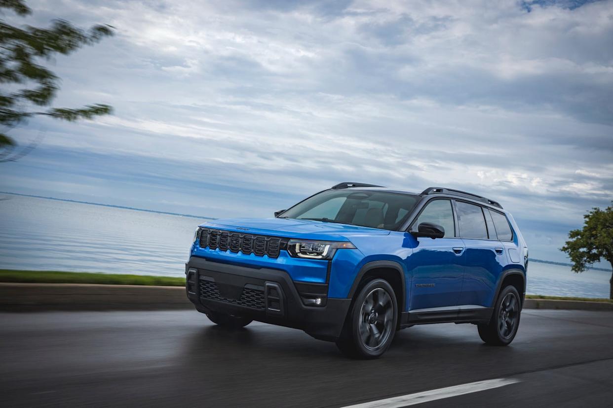The Jeep Cherokee Is Back to Its Boxy Look, And Now It's a Hybrid That Gets 37 MPG