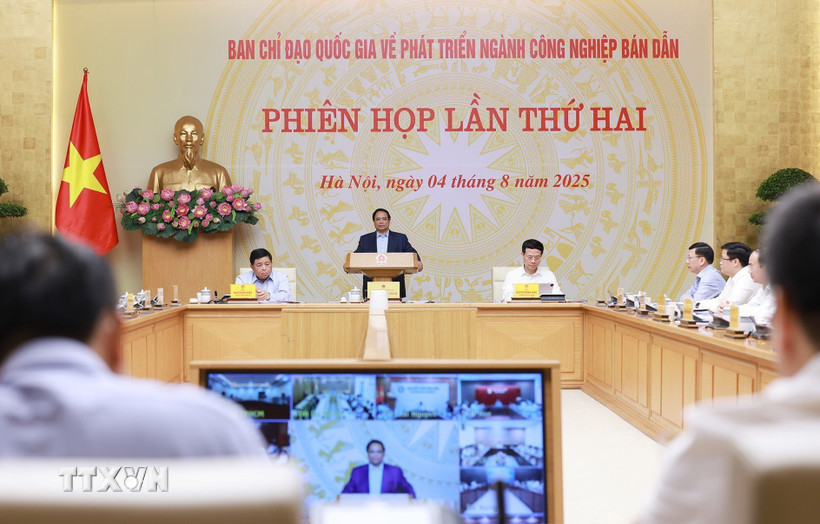 Thủ tướng: Cả nước phải là một đoàn quân phát triển ngành công nghiệp bán dẫn