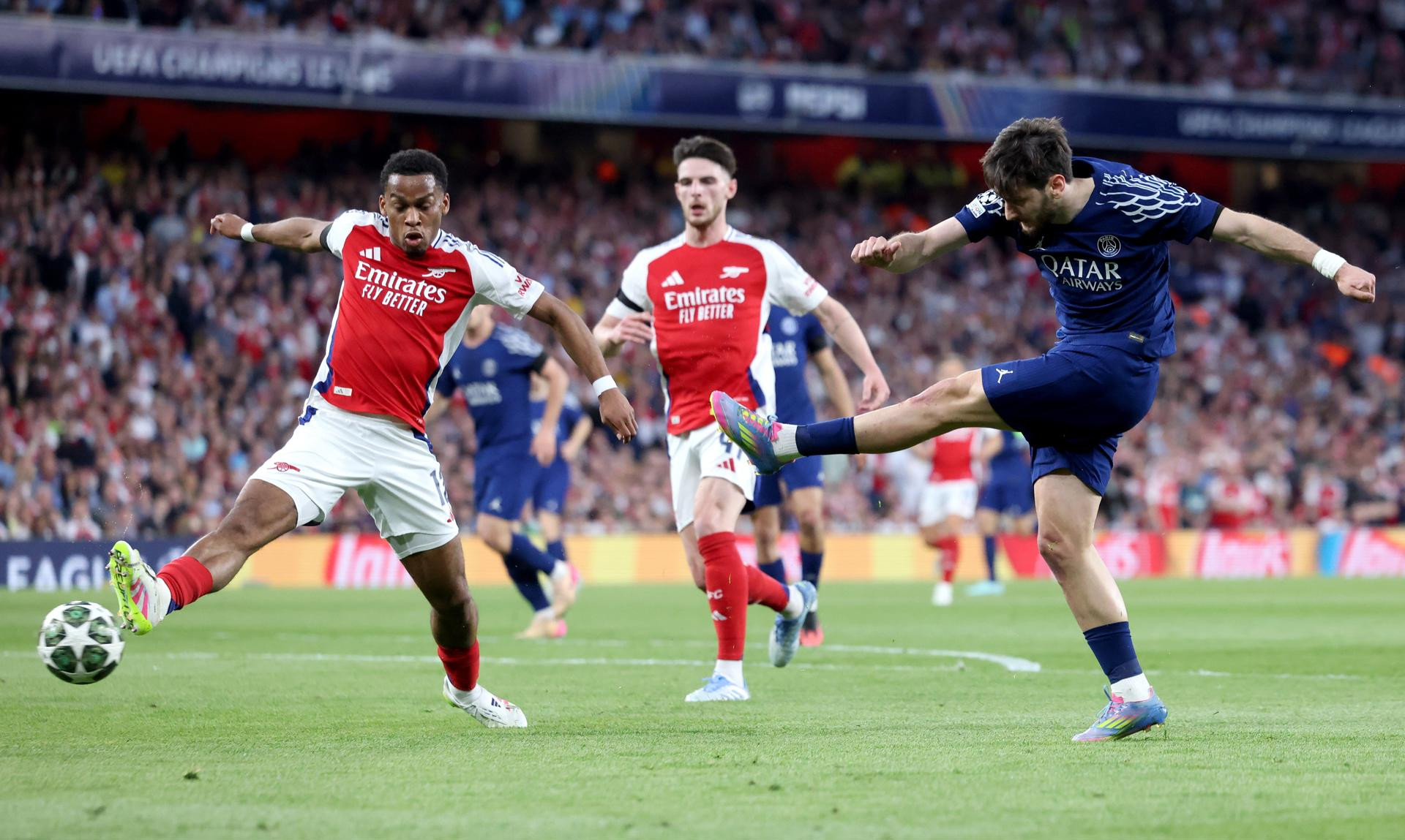 Bốc thăm Cúp C1: Arsenal dễ gặp ‘đường đua tử thần’