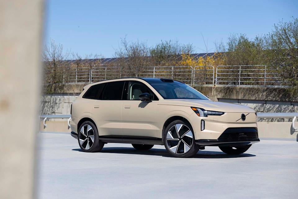 2025 volvo ex90