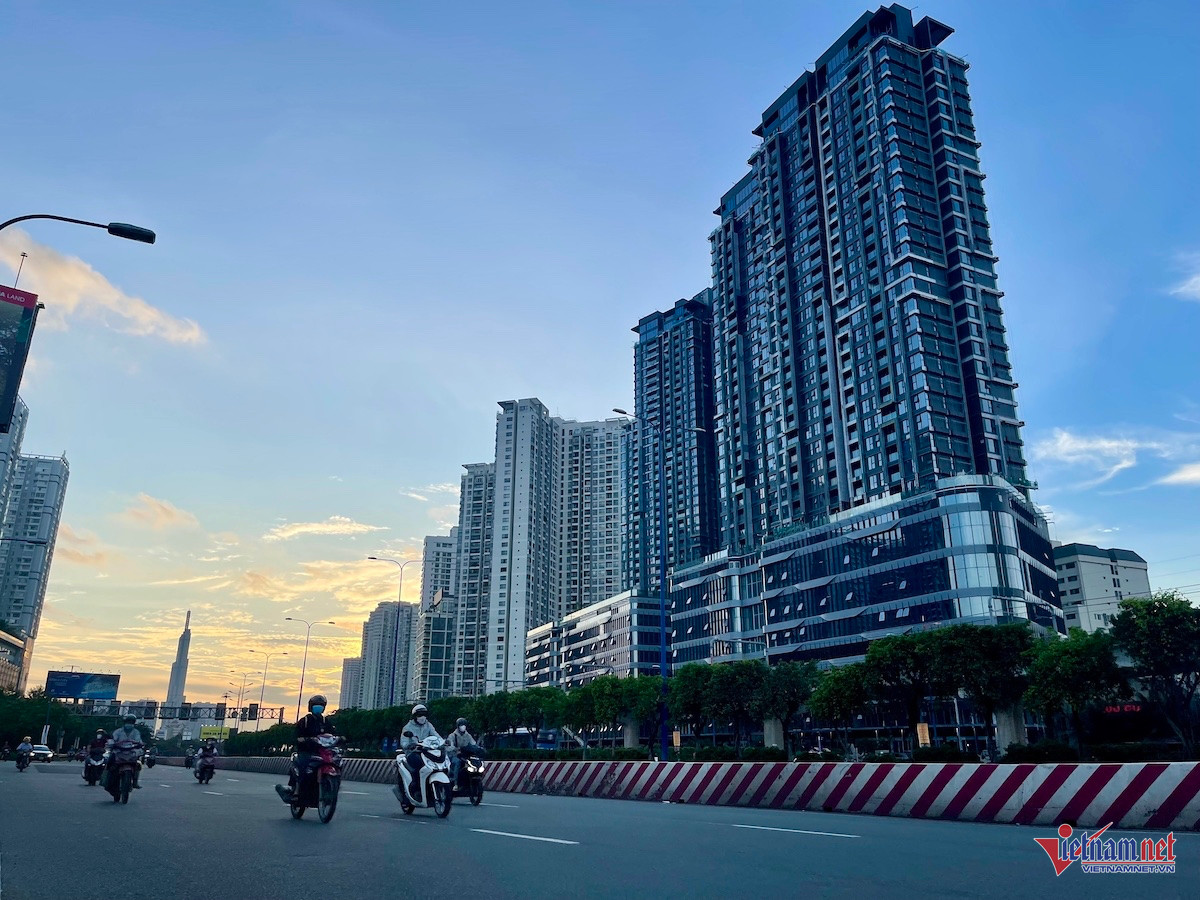 Vừa mua xong căn hộ cũ ở TPHCM, người phụ nữ giật mình khi thấy giá rao bán mới