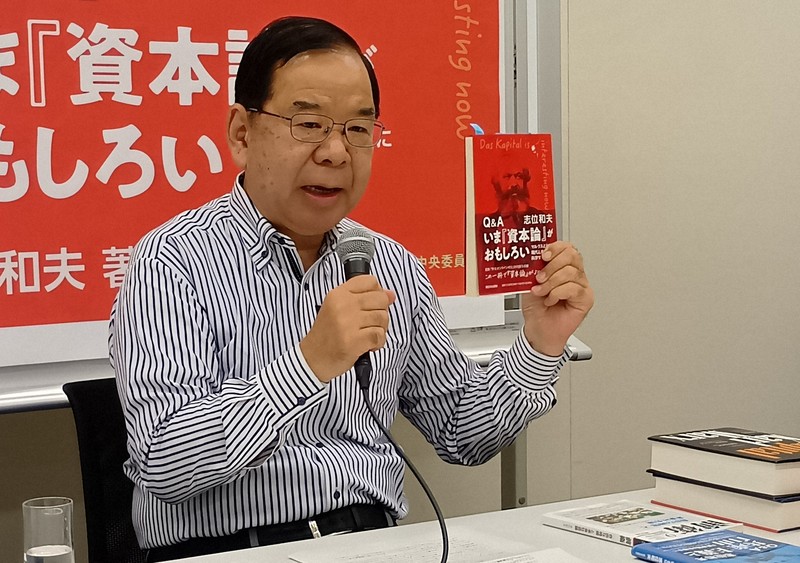 著作の出版に合わせて記者会見する共産党の志位和夫議長＝国会内で2025年7月30日、田辺佑介撮影