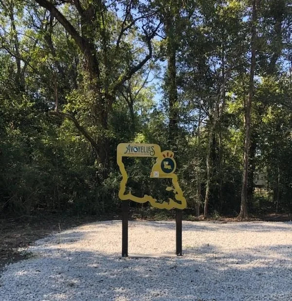Sign marking the geographical center of Louisiana.