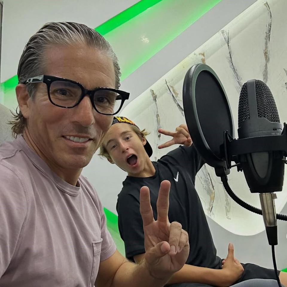Fernando Reina junto a su hijo Mateo.