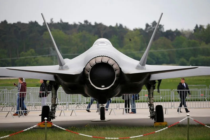 Exclusive-Canada defense review makes case for sticking with F-35 jets, sources say